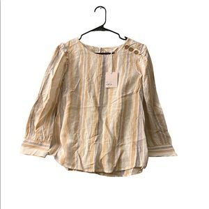 Nwt Lauren Conrad top super trendy ruffled sleeve wooden-buttons size M
